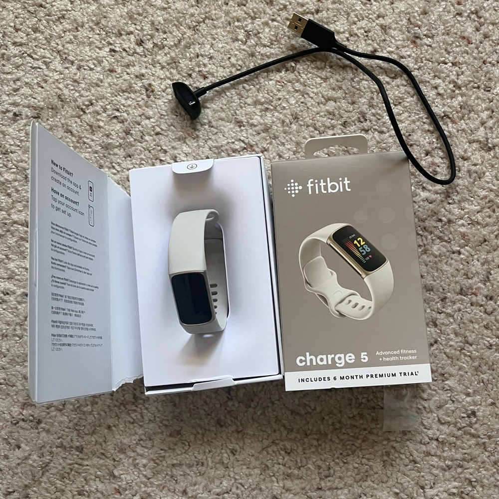 Fitbit Charge 5 Advanced Fitness+Health Tracker Lunar White/Soft Gold LIKE NEW